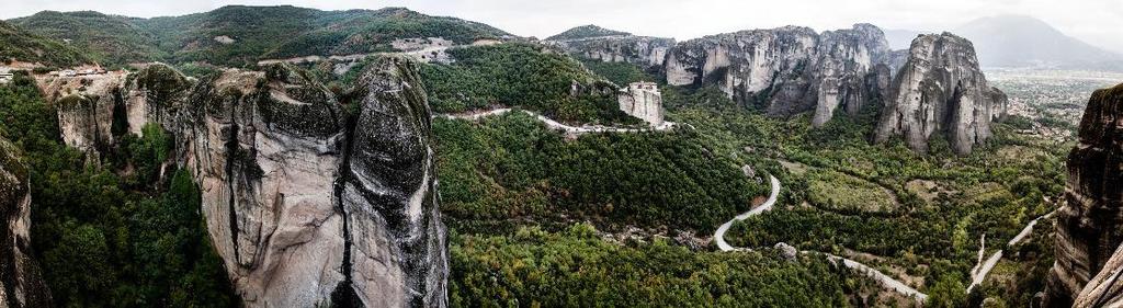 Η τεχνητή λίμνη των πηγών του Αώου βρίσκεται σε υψόμετρο 1.300 μ.