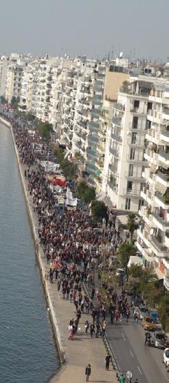 Κατά την οπισθοχώρηση κάτοικοι της περιοχής κατέφθασαν με τα αυτοκίνητά τους στο Χοντρό Δέντρο ώστε να διευκολύνουν τη μεταφορά διαδηλωτών και τραυματιών, σε ασφαλές σημείο.