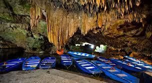 Σπήλαια «Διρού» Μάνης Η εξερεύνηση του σπηλαίου ξεκίνησε στο 1949 από το ζεύγος των σπηλαιολόγων Ιωάννη και Άννας Πετροχείλου, της Ελληνικής Σπηλαιολογικής Εταιρείας Το 1958 ξεκίνησε η αξιοποίησή