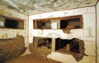 Κατακόμβες έχουν βρεθεί στη Ρώμη (60+) στην Αίγυπτο,στη Νάπολη, στη Μάλτα, στη Σικελία και στη Μήλο Οι κρύπτες ήταν διακοσμημένες με