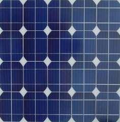 Τα φωτοβολταϊκά πάνελ συνήθως αποτελούνται από: -Ένα ηλιακό γυαλί με προ-τοποθετημένη την ειδικά επεξεργασμένη μεμβράνη προστασίας (EVA).