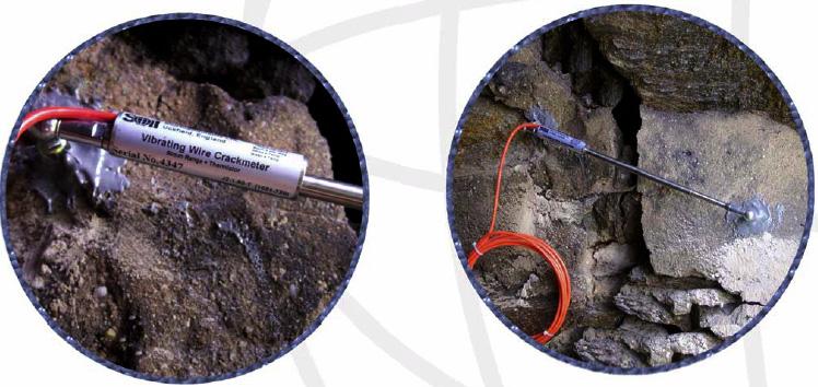 Σχήµα 3.22. Μέτρηση πάχους ρωγµής (Soil Instruments Ltd.) Ο τρισδιάστατος µετρητής ρωγµών αποτελείται από δύο τµήµατα προσαρτηµένα στις παρειές της ρωγµής.