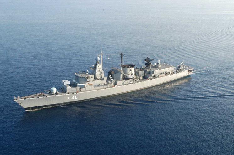 Frigate). Παλαιότερα ήταν κάποιο μικρό ταχυκίνητο ιστιοφόρο που χρησιμοποιούταν κυρίως για περιπολίες.εκτόπισμα 800-1000 τον.