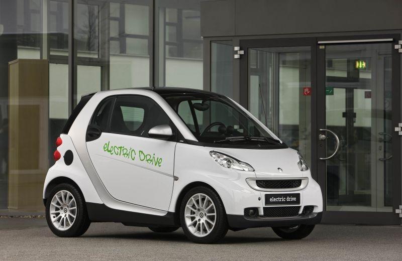 13. SMART FORTWO ELECTRIC Από το 2009 Γενικά Χαρακτηριστικά: Διαστάσεις; Μ 2,695 m x Π 1,559 m x Υ 1,542 m Αριθμός θέσεων 2 Κίνηση Οπίσθιοι Τροχοί Ηλεκτρικός κινητήρας 30 kw Αυτονομία 135 km Μέγιστη