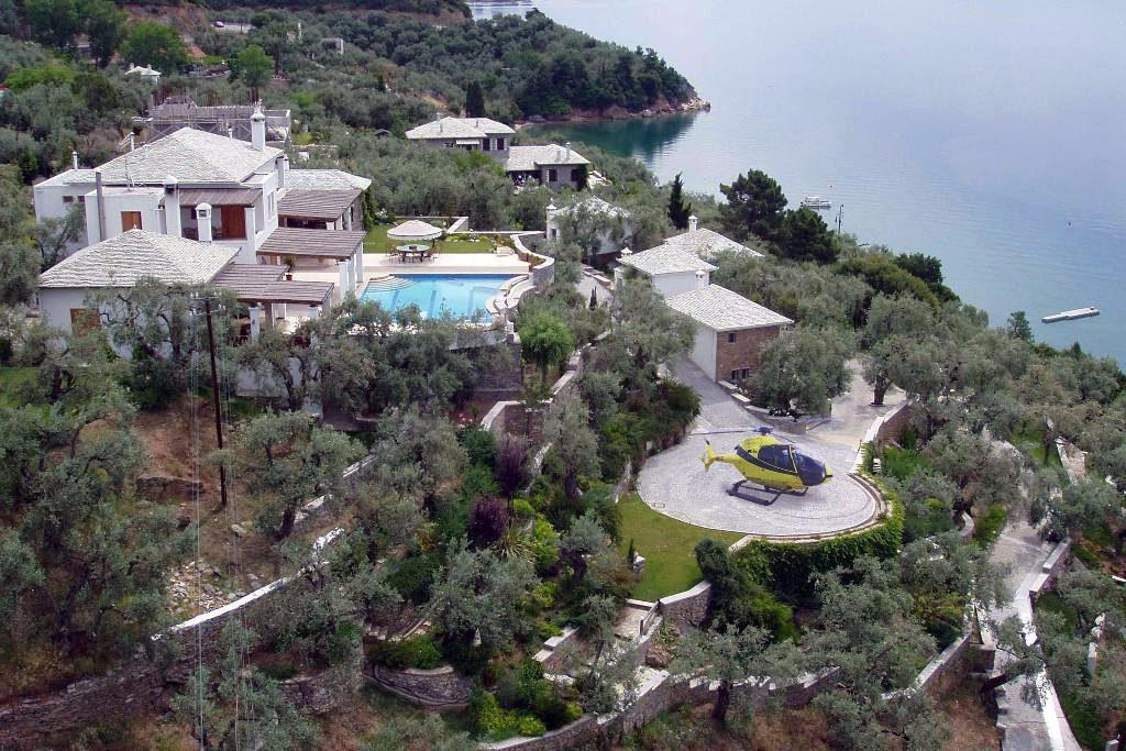 Παραλιακή βίλα με μαρίνα στο Πήλιο Μαγνησίας Το Πήλιο Μαγνησίας προσφέρει μοναδικές διακοπές με το μαγικό βουνό του και τις παραδείσιες παραλίες του.