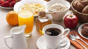 1. Γάλα/Γιαούρτι χαμηλά σε λιπαρά (1-2%) με δημητριακά πρωινού (ολικής αλέσεως, κουάκερ, μούσλι, αμάρανθο) & κομμάτια φρούτου (ή μπάρες δημητριακών πρωινού) 2.