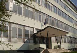 Смањено коришћење монографских и серијских публикација у односу на раније године делимично се може објаснити већом употребом интернета и других извора информација.