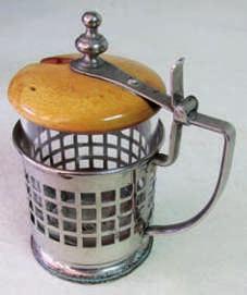 23 Censer, Novi Sad (?), second half of the 19th century половини 20. века, геометријски облик овог предмета био је усклађен са трендовима међуратног дизајна.