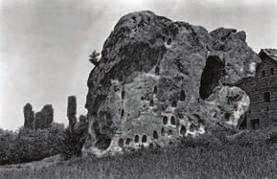 7 (Museum of Macedonia, Skopje, а) Log gums, village Slatino, Debarca, Ohrid, Macedonia.
