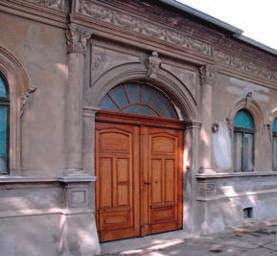 Остале две су задржане, да би након изградње нове куће (1911) биле,,прерађене /преправљене у помоћне, економске просторије јер је домаћинство, иако је саградило грађанску кућу, и даље било