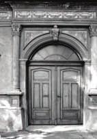 КУЋА И ОКУЋНИЦА ЈОВАНОВИЋА ВАКИНИХ У РОТКВАРИЈИ, БИВШЕМ БАШТОВАНСКОМ КРАЈУ НОВОГ САДА Сл. 11 Светларник (фото П. П. Ј., 2014) Fig.