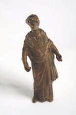 DVE RIMSKE BRONZANE STATUETE IZ SREMA Sl. 1 Statueta Fortune Fig. 1 Fortuna statue sa kuglom, simbolom života i sreće. Boginja ima dugi hiton i himation prebačen preko ramena, a ponekad i potpasan.