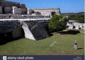 το παρουσίασε στο βιβλίο του ως "Χαμένη Ατλαντίδα". Οι Μάγιας εγκαταστάθηκαν στην περιοχή το 100 μ.χ. και κατά τη βασιλεία του θρυλικού Πακάλ η πόλη απλωνόταν σε 20 χλμ.