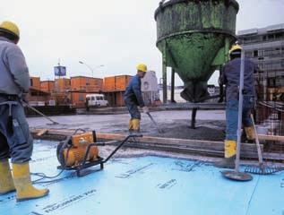 STYROFOAM plokštės montuojamos ant paruošto (betoninio ar kt.) grindų pagrindo. Šildymo vamzdžius galima montuoti tiesiogiai ant izoliacinių plokščių ir užpilti išlyginamuoju betono sluoksniu.