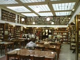 Δημοτική Βιβλιοθήκη Η Δημοτική βιβλιοθήκη ιδρύθηκε το 1908 επί