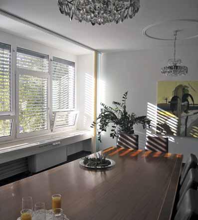 Vsaka etaža meri 430 m 2, in če zraven prištejemo še avlo, ima stavba 3.350 m 2 neto površine. Za namen ogrevanja in hlajenja je vgrajenih 95 konvektorjev.