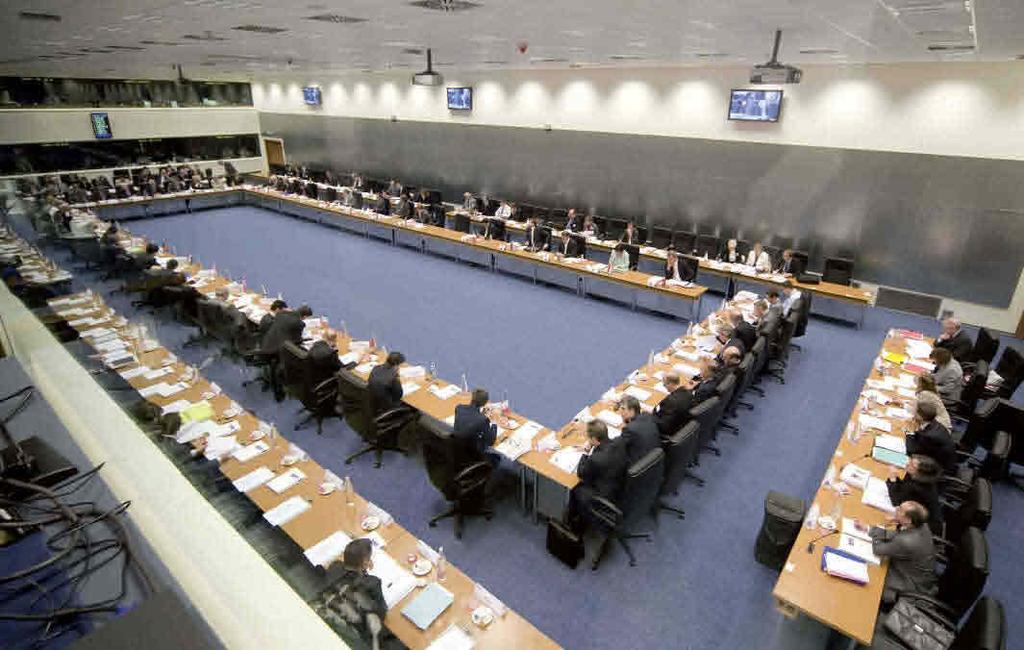 Έκθεση δραστηριοτήτων 55 Όμιλος ΕΤΕπ Καταστατικά όργανα της ΕΤΕπ Σύνοδος του Συμβουλίου των Διοικητών, Λουξεμβούργο Το Συμβούλιο των Διοικητών αποτελείται από υπουργούς οριζόμενους από τα 27 κράτη