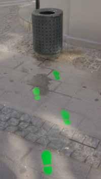 Σε ένα δημόσιο χώρο μοιράστηκαν καραμέλες και ταυτόχρονα ζωγραφίστηκαν στο έδαφος πράσινα βήματα τα οποία οδηγούσαν σε κάδους απορριμμάτων, με συνέπεια τα πεταγμένα στο έδαφος περιτυλίγματα να είναι