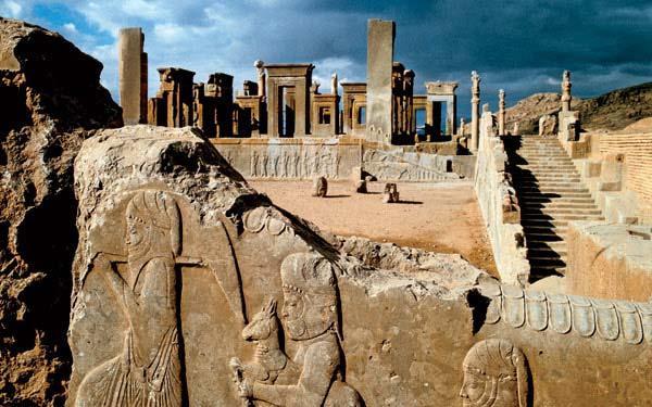 11η μέρα: 11/03 Κερμάν (Μπάμ) Η αρχαία πόλη του Μπαμ έχει μια μακραίωνη και ταραγμένη ιστορία που ξεκίνησε ακριβώς πριν από 2000 χρόνια την περίοδο της αυτοκρατορίας των Παρθών.