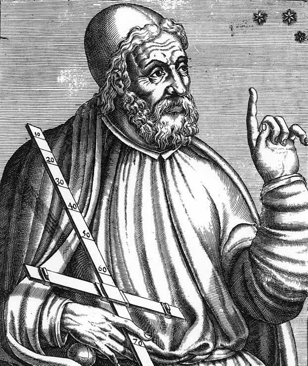 Ο Πτολεμαίος με το αριστερό του χέρι δείχνει τα αστέρια, ενώ στο δεξί κρατά τον εγκάρσιο πήχυ, για τη μέτρηση του ύψους του πολικού αστέρα.