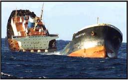 Πετρελαιοκηλίδες Πετρελαιοκηλίδες μπορούν να προκληθούν από ατυχήματα σε πετρελαιοφόρα δεξαμενόπλοια και σε εξέδρες άντλησης πετρελαίου, από τον παράνομο καθαρισμό των δεξαμενών των πλοίων και την
