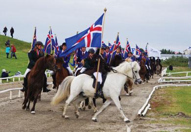 flytja nokkur lög. Að sýningu lokinni verður börnum boðið á hestbak í gerðinu hjá Reiðskóla Reykjavíkur. Frítt er inn á sýninguna á meðan húsrúm leyfir. 3.