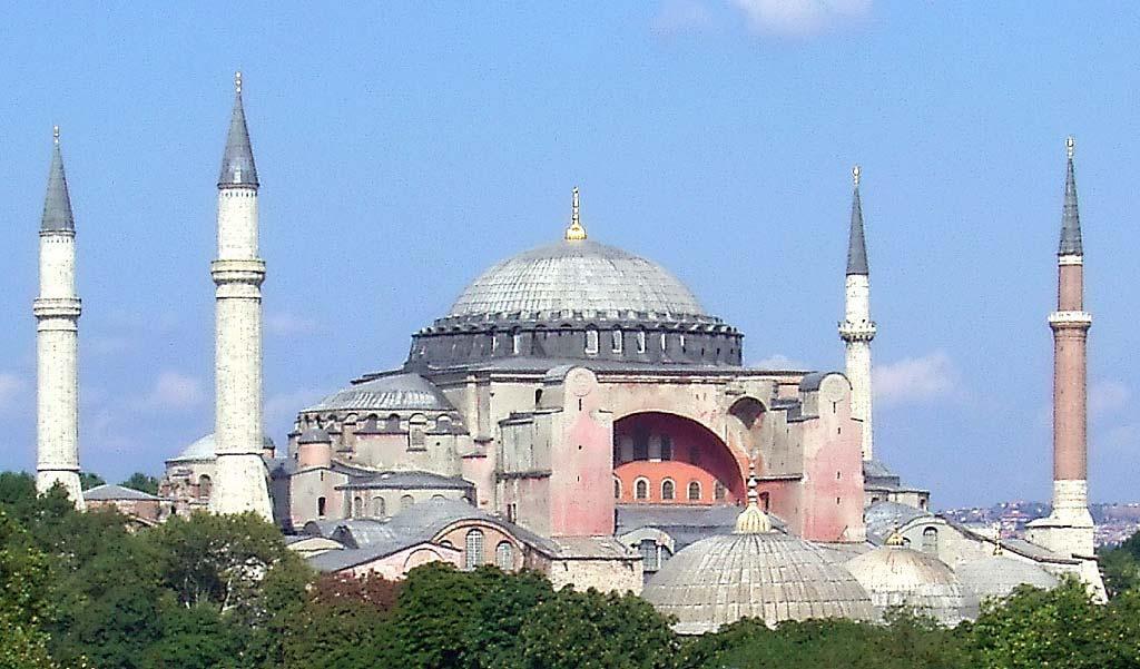 8 Yidani konstrukcii Odli~en primer pretstavuva xamijata Aja Sofija vo Istanbul (6-ti vek n.e.), vidi slika 1.10.