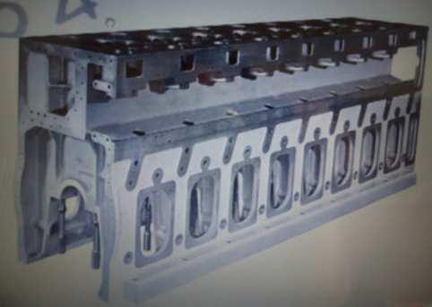 5.2.1 Σκελετός (Engine frame) Ο σκελετός της μηχανής αποτελεί το κύριο τμήμα του κινητήρα πάνω στο οποίο προσαρμόζονται τα λοιπά τμήματα και βασικά εξαρτήματα της μηχανής.