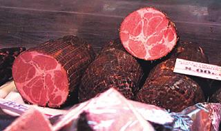 Lk 2 ja 3 Pärnu turul ja väikekauplustes müüakse põhiliselt Viljandimaal toodetud liha, kohalik lihatootmine kiratseb.