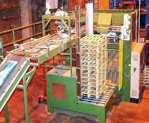 Mašine za povezivanje metalnim ili plastiĉnim trakama koriste se za delimiĉna pakovanja kojima se obavijaju i povezuju snopovi plastiĉnih cevi, rolne tekstila, tepih rolne, drvene lajsne, daske ili