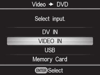 Za formatiranje diska može biti potrebno nekoliko sekundi. Dok se prikazuje ta poruka, ne možete presnimiti HD (High Definition) video zapise na formatirani disk. 1 Pritisnite tipku RETURN.