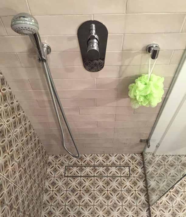 פסי ניקוז מעוצבים למקלחת מנירוסטה להתקנה קלה עם מתאם הסיליקון הייחודי של
