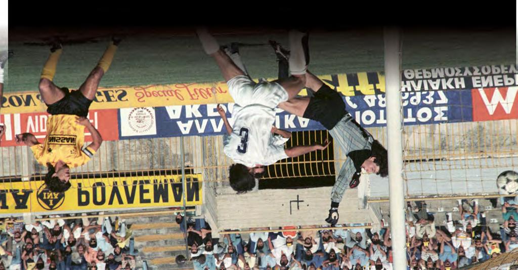 ΣΑΝ ΣΗΡΑ ΤΟ... ΠΝΤΑΣΦΑΙΡΟ ΤΟΥ ΘΩΑ ια ιστορική Κυριακή ήταν για την ΑΚ και για το ελληνικό ποδόσφαιρο η 27η Ιανουαρίου 1985.