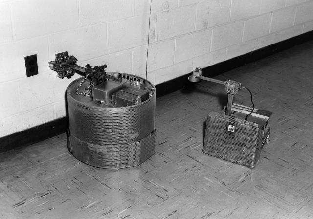 Βeast (1960) Το Johns Hopkins University ανέπτυξε το ρομπότ αυτό το οποίο ήταν ένα κινητό αυτόνομο που μπορούσε να επιβιώσει σε ένα