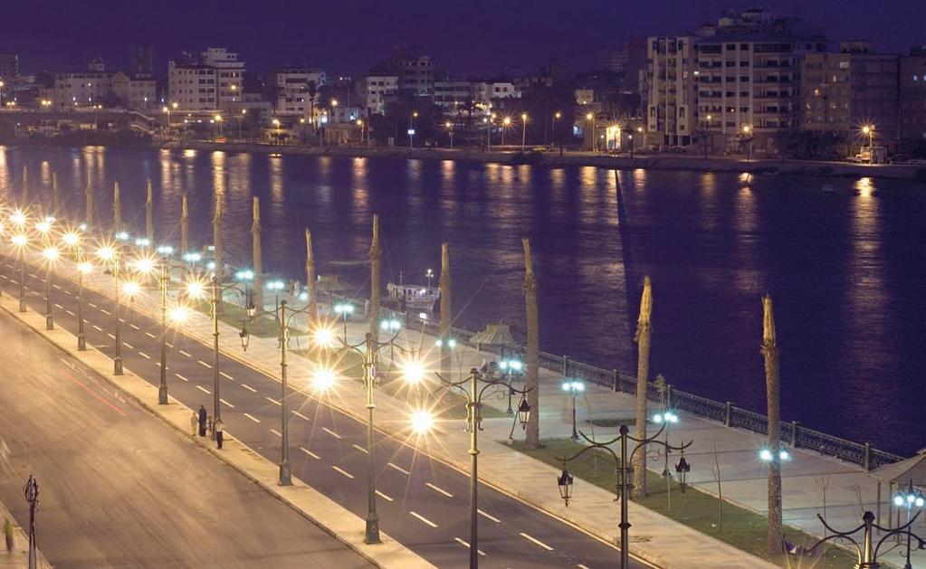 πράσινο και το μουντό κίτρινο, ο ζωοδότης Νείλος και η άγονη έρημος.