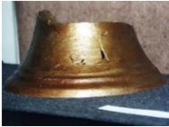17 Aici, la Garvăn, s-a descoperit și un engolpion relicvar din aur masiv, bătut cu pietre prețioase și cu lanț tot de aur, datând, cel mai târziu din secolul al XI-lea: Eγκόλπιο, Энколпион,