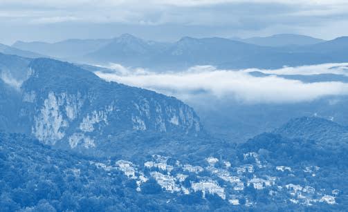 αποκριάτικων εκδηλώσεων -τις παραδοσιακές Τζαμάλεςόπου στην πόλη ανάβονται μεγάλες φωτιές και οι μεταμφιεσμένοι τραγουδούν και χορεύουν γύρω τους σε διπλές και τριπλές σειρές αναβιώνοντας παλιές