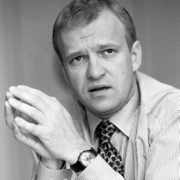 PORO»ILO PREDSEDNIKA UPRAVE BANKE Dobri rezultati prinaπajo zadovoljstvo in tudi obveznost Z letoπnjim poslovanjem sem zelo zadovoljen.