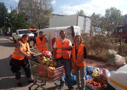 300 κιλά φρέσκα φρούτα και λαχανικά σώθηκαν και προσφέρθηκαν 67 δράσεις συλλογής τροφίμων υλοποιήθηκαν σε 10 διαφορετικές λαϊκές αγορές της Αττικής 98 εθελοντές συμμετείχαν στις