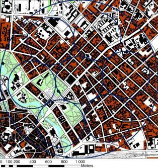 Kompozīciju "akordi : komponentes un detaļas. Rajona jeb apkaimē ar izmēru R1km, sīkāka atkārtojoša detaļa ir kvartāls, kurš variē ap r100m lielumu.