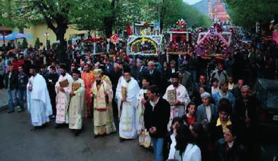 μή εκατοντάδων τόνων τροφίμων, ιματισμού, φαρμάκων.