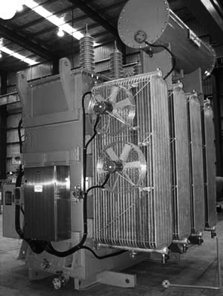 Tādā veidā dzesēšanas efektivitāte palielinās divas reizes. Transformatori ar atslēgtiem ventilatoriem var ilgstoši darboties līdz 50% no nominālās slodzes. 3.11. att.