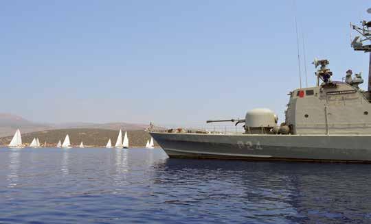 Από την 27η Διεθνή Ιστιοπλοϊκή Εβδομάδα Ιονίου, όπου το Το Πολεμικό Ναυτικό στο πλαίσιο της στενότερης διασύνδεσής του με την θαλασσινή κοινότητα, καθώς και της στήριξης ναυταθλητικών δραστηριοτήτων,