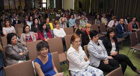81 v ktorej autor na úvod zdôraznil, že 70 % pacientov so psoriázou môžu byť manažovaní výlučne lokálnou liečbou, stručne zhrnul liečebné možnosti psoriázy, poukázal na všeobecné parametre hodnotenia