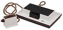 1.2 Ιστορική αναδρομή 1.2.1 1970 Εικόνα 1.2 : Το Magnavox Odyssey,βγήκε το 1972 και είναι η πρώτη κονσόλα για χρήση στο σπίτι.