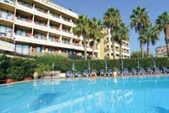 Στον Ακράγαντα μια από τις επιφανέστερες πόλεις της αρχαίας Μεγάλης Ελλάδας θα θαυμάσουμε τους 10 ιστορικούς ναούς από τον 5ου αιώνα π.χ. Το ιστορικό κέντρο ανήκει στα μνημεία Παγκοσμίας Κληρονομίας της UNESCO.
