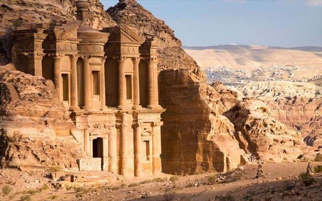 6 η ΗΜΕΡΑ 18/3:ΠΕΤΡΑ Αφού προγευματίσουμε αναχωρούμε για την ξενάγηση της Πέτρας. Τη μοναδική «ροζ πόλη» η οποία κτίστηκε πριν 2.000 χρόνια από Ναβαταίους Βεδουίνους.