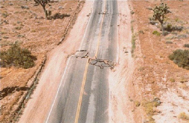 Diamica Structurilor şi Igierie Seismică. [v.204] http://www.ct.upt.ro/users/aurelstrata/ Figura 3.7. Efectul uei falii trascurete la suprafaţa tereului (USGS,.d.) Figura 3.8.