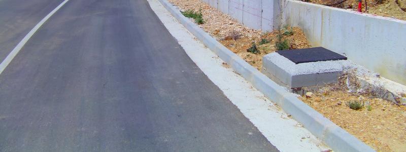 Uporni zid od montažnih elemenata Prema položaju i ulozi zidovi se dijele na: POTPORNE nalaze se ispod kolnika i preuzimaju pritisak tla i prometno opterećenje UPORNE nalaze se iznad