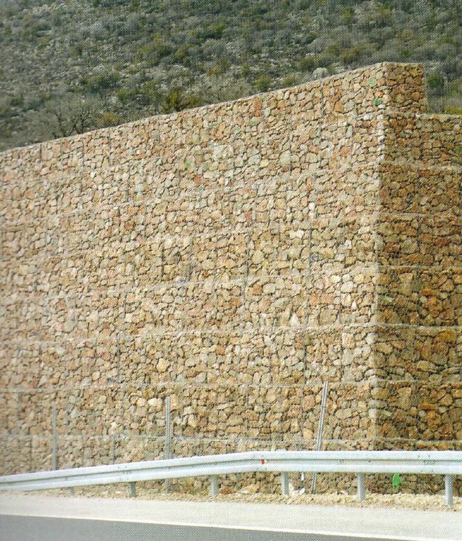 koševi dimenzija 1x1x(2-3) metra izrađeni od dvostruko pletene